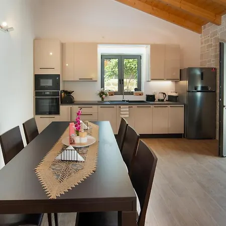 Rei 3 Bedroom With Pool * Vlachopoulátika