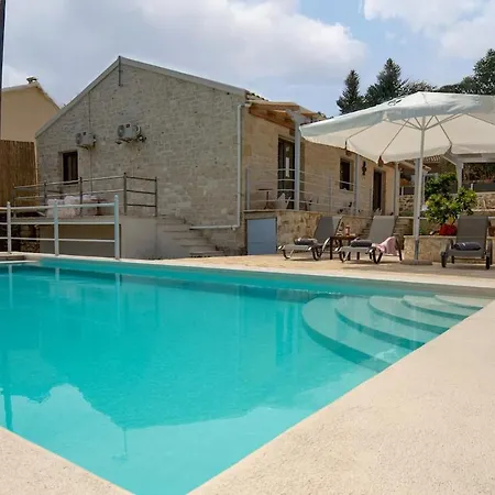 Villa Rei 3 Bedroom With Pool Vlachopoulátika