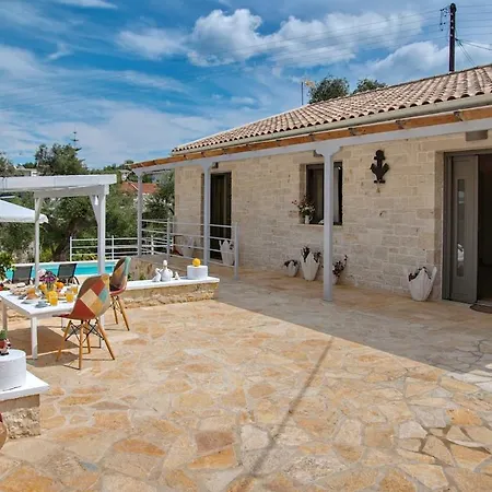 Rei 3 Bedroom With Pool * Vlachopoulátika