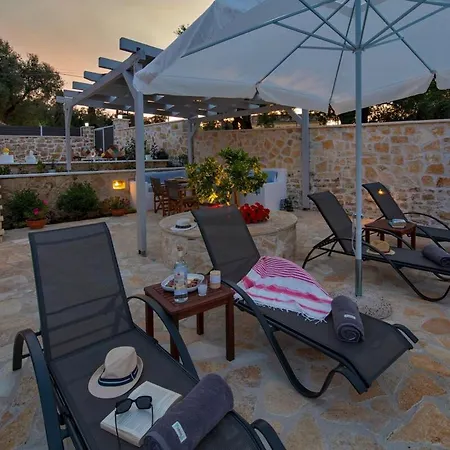 Villa Rei 3 Bedroom With Pool Vlachopoulátika