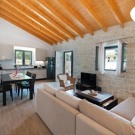 Rei 3 Bedroom With Pool * Vlachopoulátika