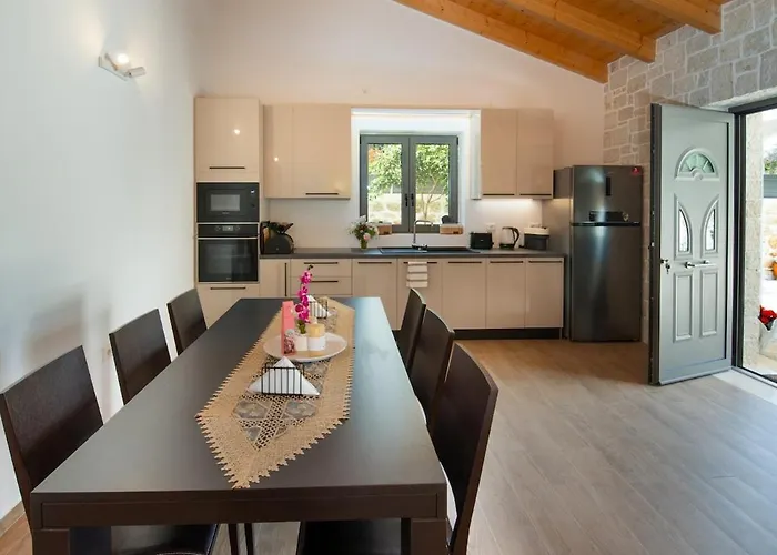 Rei 3 Bedroom With Pool * Vlachopoulátika