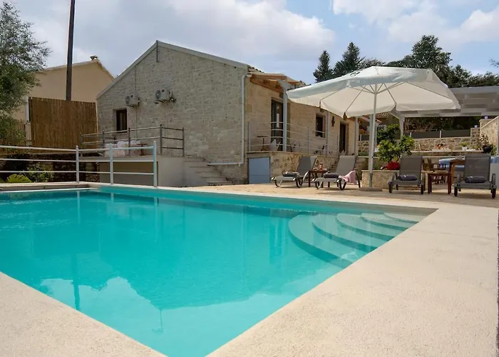 别墅 Rei 3 Bedroom With Pool Vlachopoulátika
