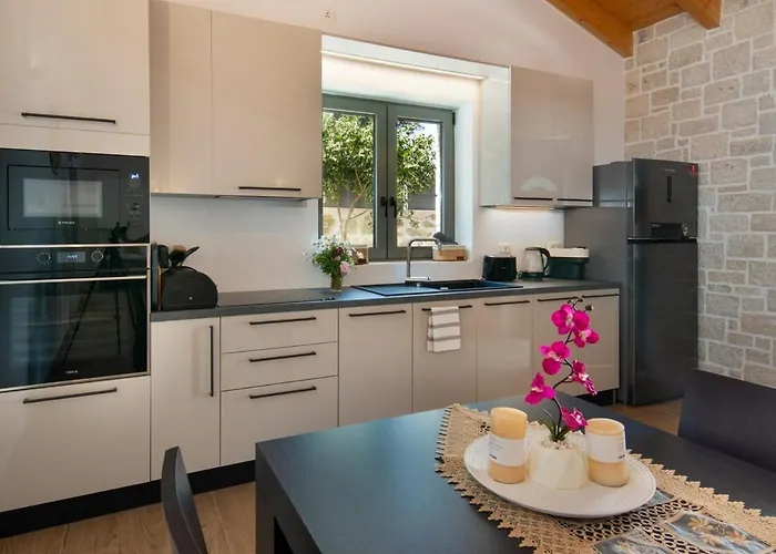 Rei 3 Bedroom With Pool Vlachopoulátika