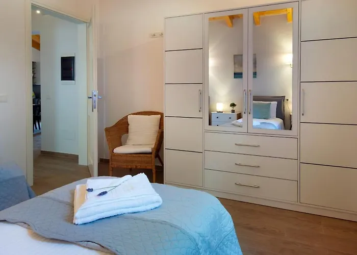 Rei 3 Bedroom With Pool Vlachopoulátika