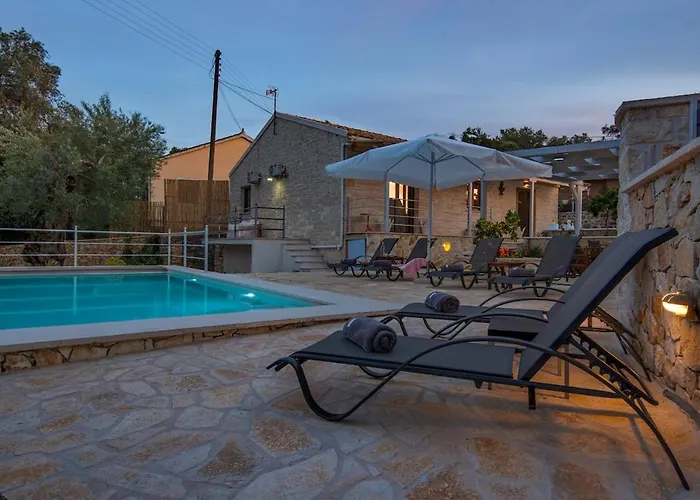 Rei 3 Bedroom With Pool * Vlachopoulátika