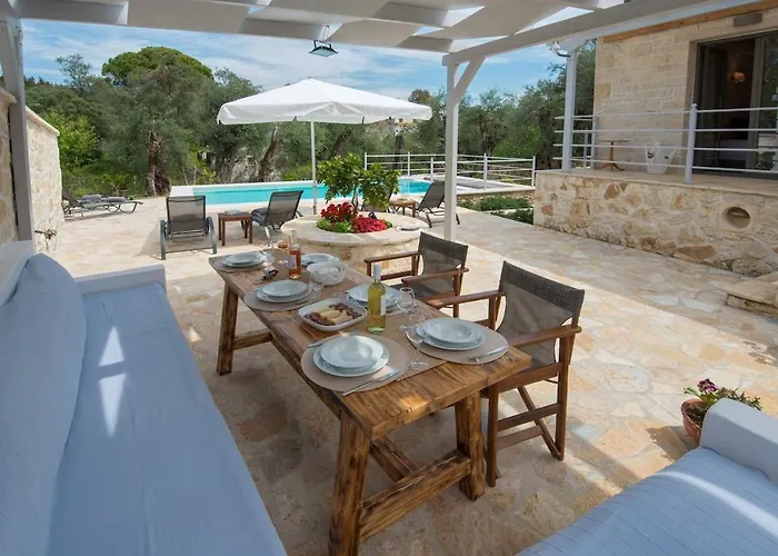 Rei 3 Bedroom With Pool 别墅 Vlachopoulátika