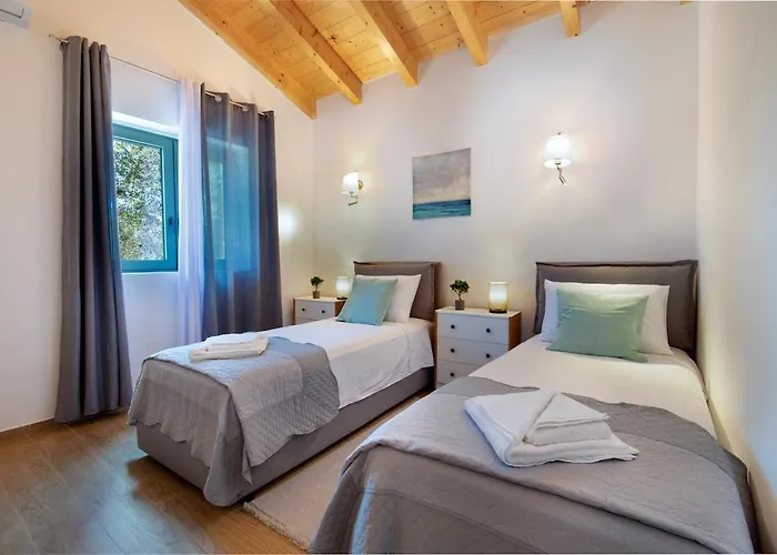Rei 3 Bedroom With Pool Vlachopoulátika