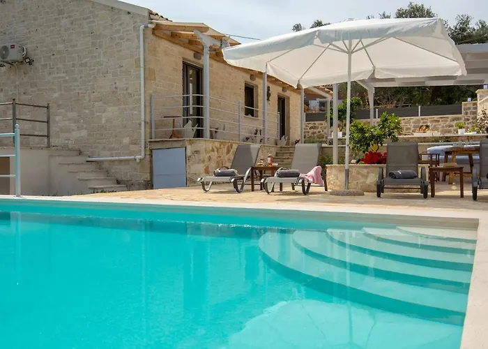 别墅 Rei 3 Bedroom With Pool Vlachopoulátika
