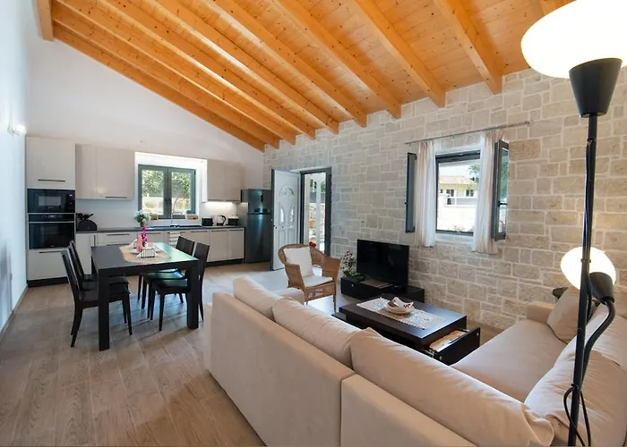 Rei 3 Bedroom With Pool * Vlachopoulátika